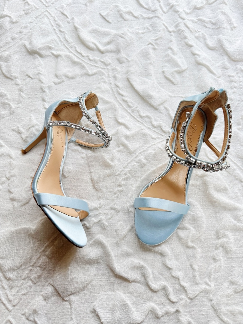 Badgley Mischka Celine Stiletto
Heel size 7